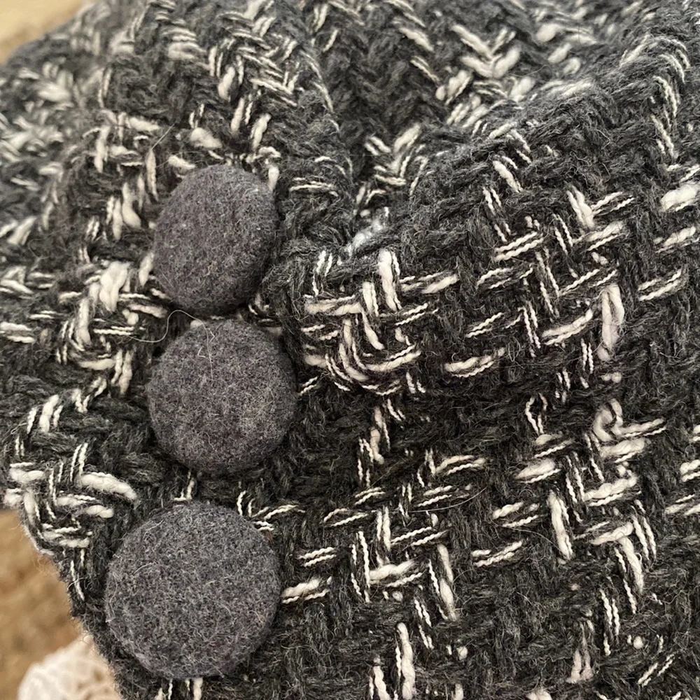 woolblend newsboy Cap Hat Women’s Grey & White Warm Woven Quilted button details